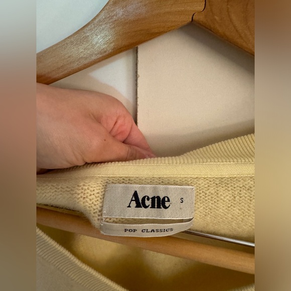 Vintage Acne V-Neck 💛 - Picture 3 of 6